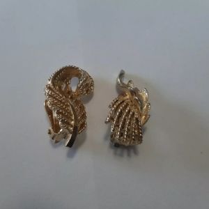 5 pairs AVON signed vintage clip on earrings Lot